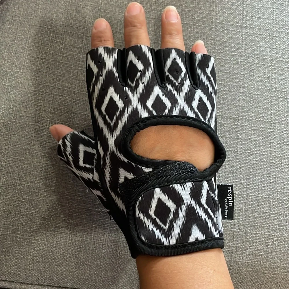 ✨RE•SPIN✨Halle Berry Workout Gloves